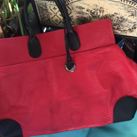 Handbag - Picture 2 of 3